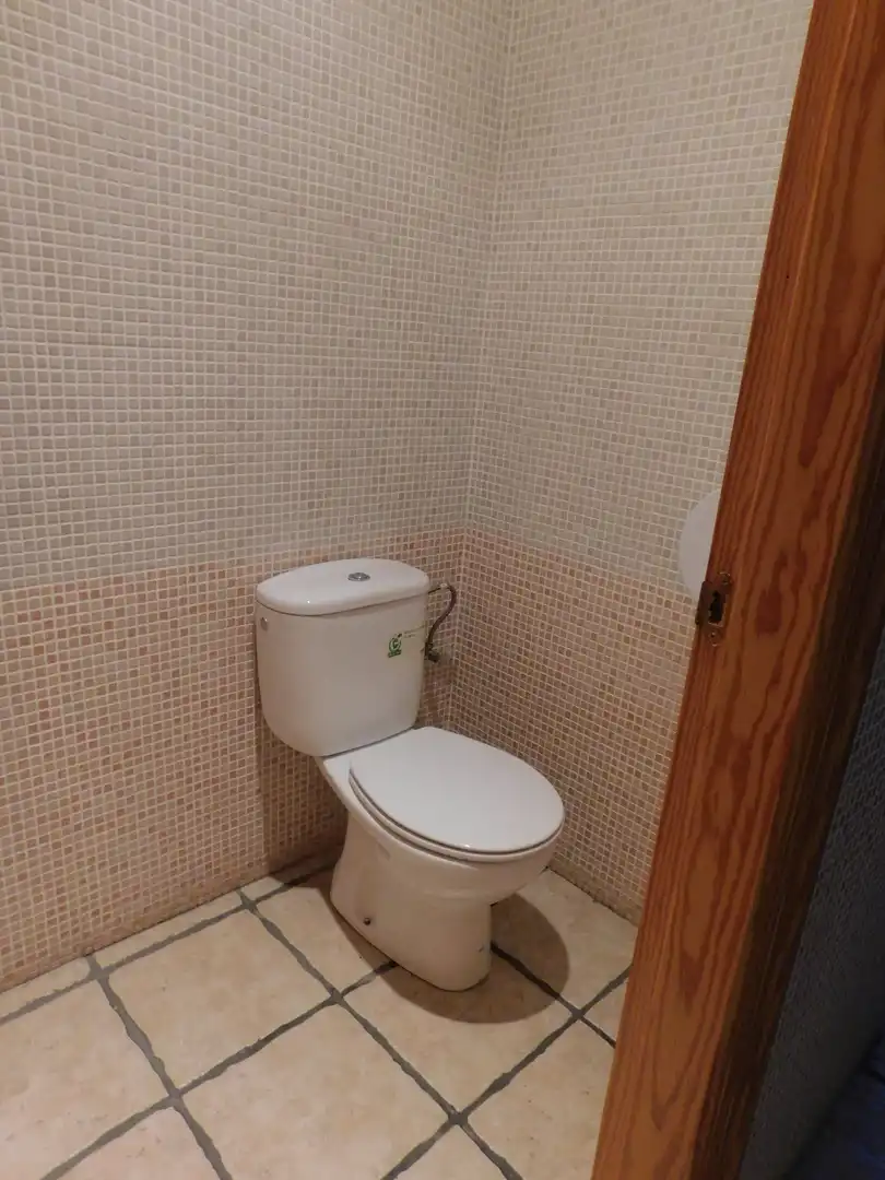 Baño de Local en venta en Valle de Elorz / Elortzibar con Aire acondicionado, Calefacción y Terraza