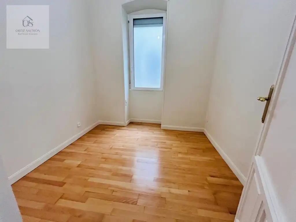 Habitación de Piso en venta en Madrid con Terraza