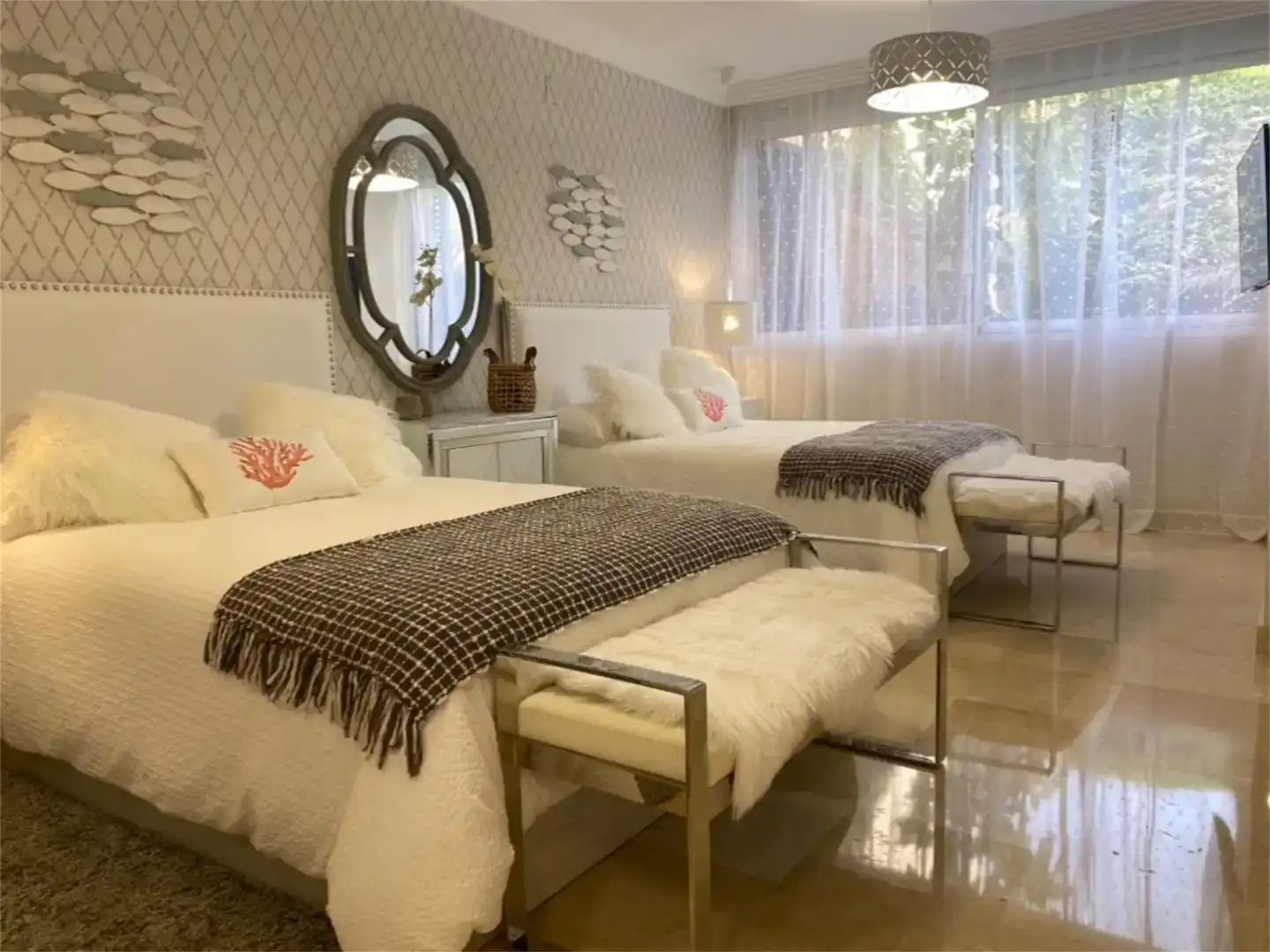 Dormitori de Apartament en venda en Marbella amb Aire condicionat i Piscina