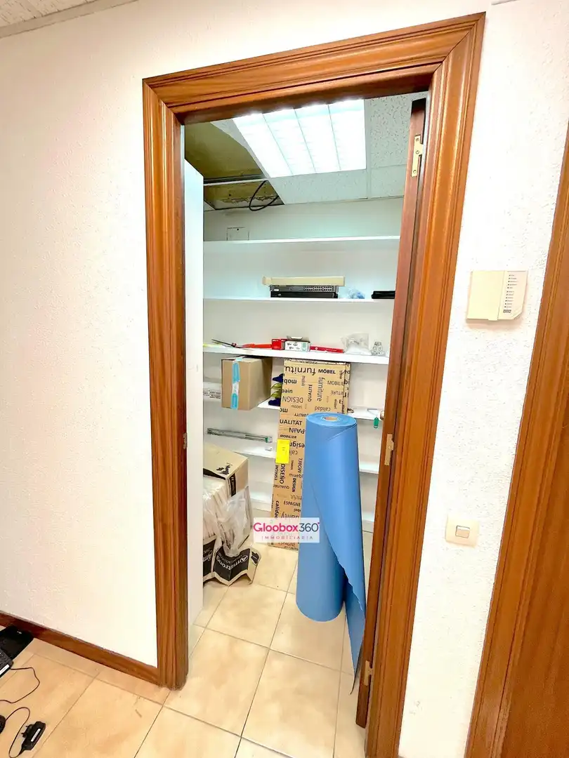 Büro zum Verkauf in Avenida S JORDI 31, imagen 19