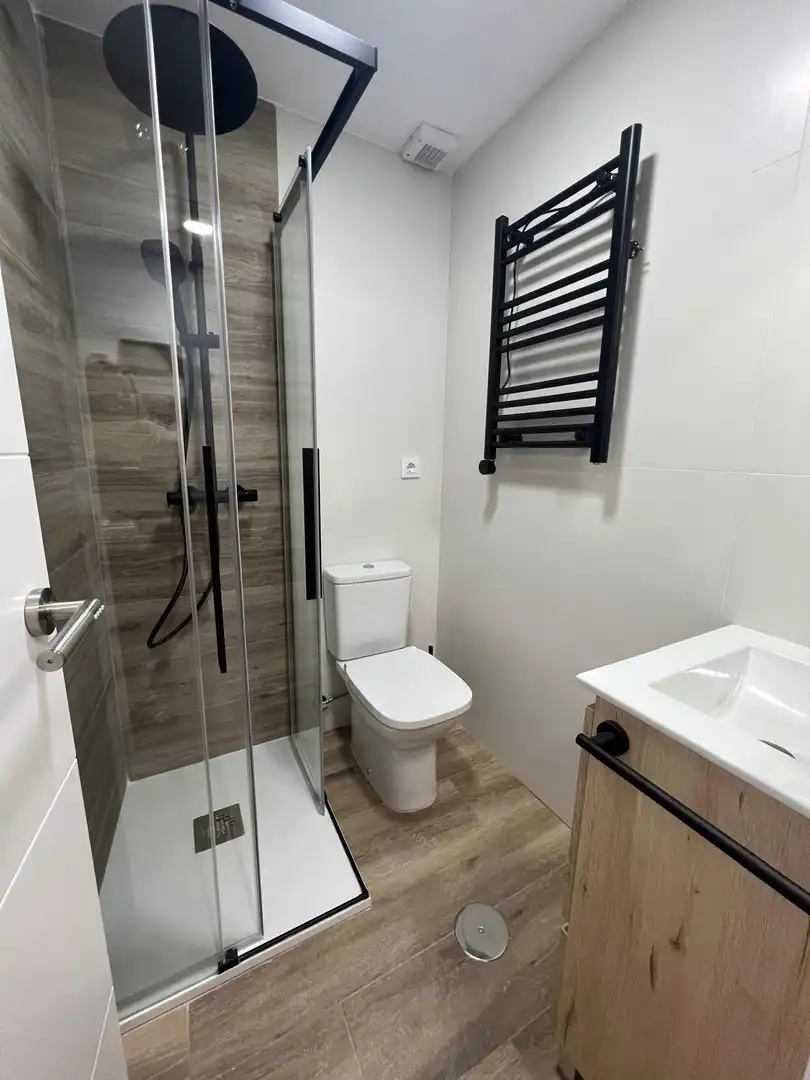 Bathroom of Flat for share in Illescas  with Air Conditioner, Heating and Furnished