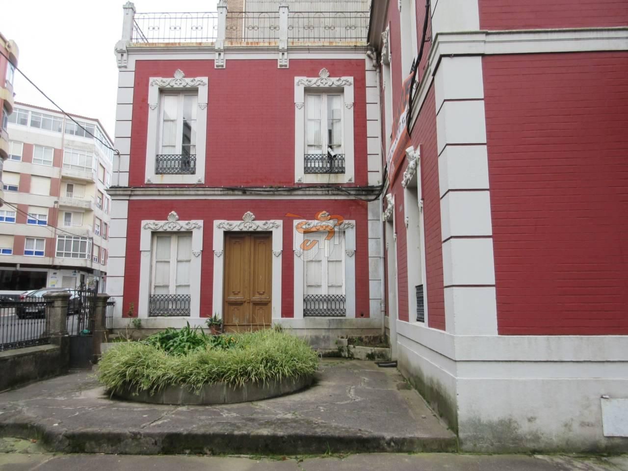 Vista exterior de Casa o xalet en venda en Ferrol amb Jardí privat i Terrassa