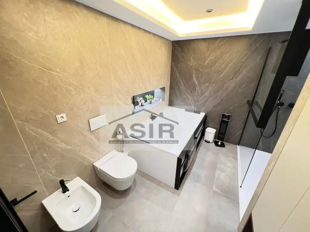 Bathroom of Houses for sale in Algemesí  with Air Conditioner and Swimming Pool