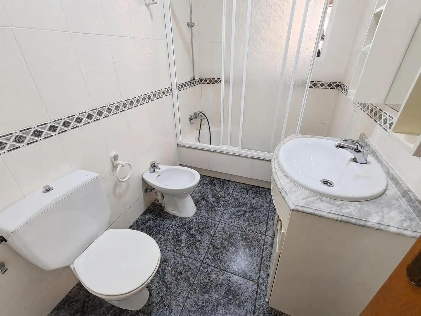 Baño de Piso en venta en Águilas con Aire acondicionado, Terraza y Balcón
