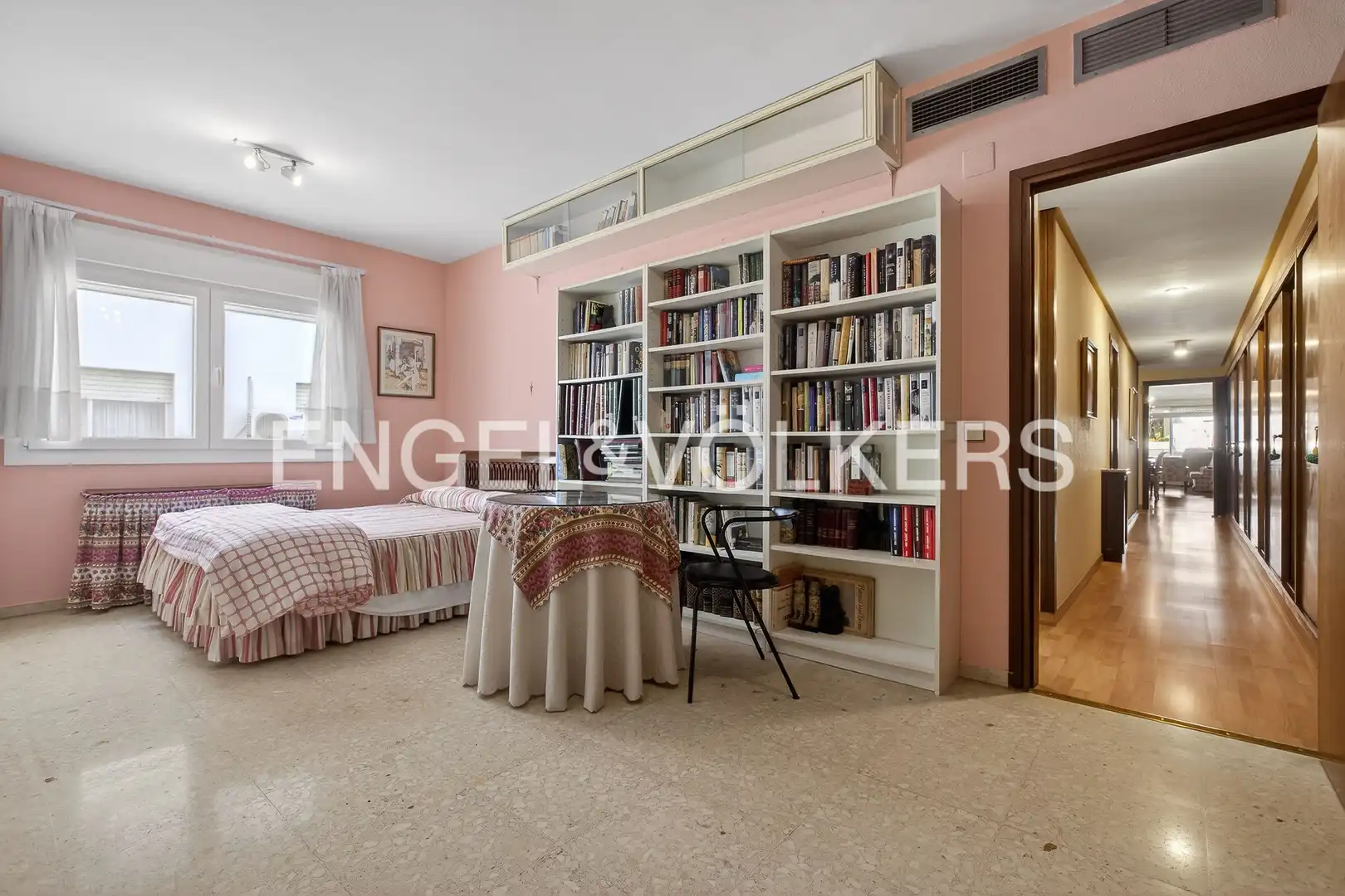 Bedroom of Flat for sale in Sevilla  with Air Conditioner, Heating and Balcony