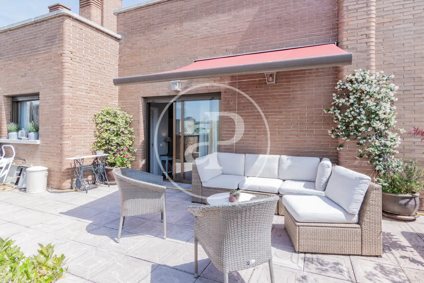Terrassa de Àtic de lloguer en Madrid amb Aire condicionat, Calefacció i Jardí privat