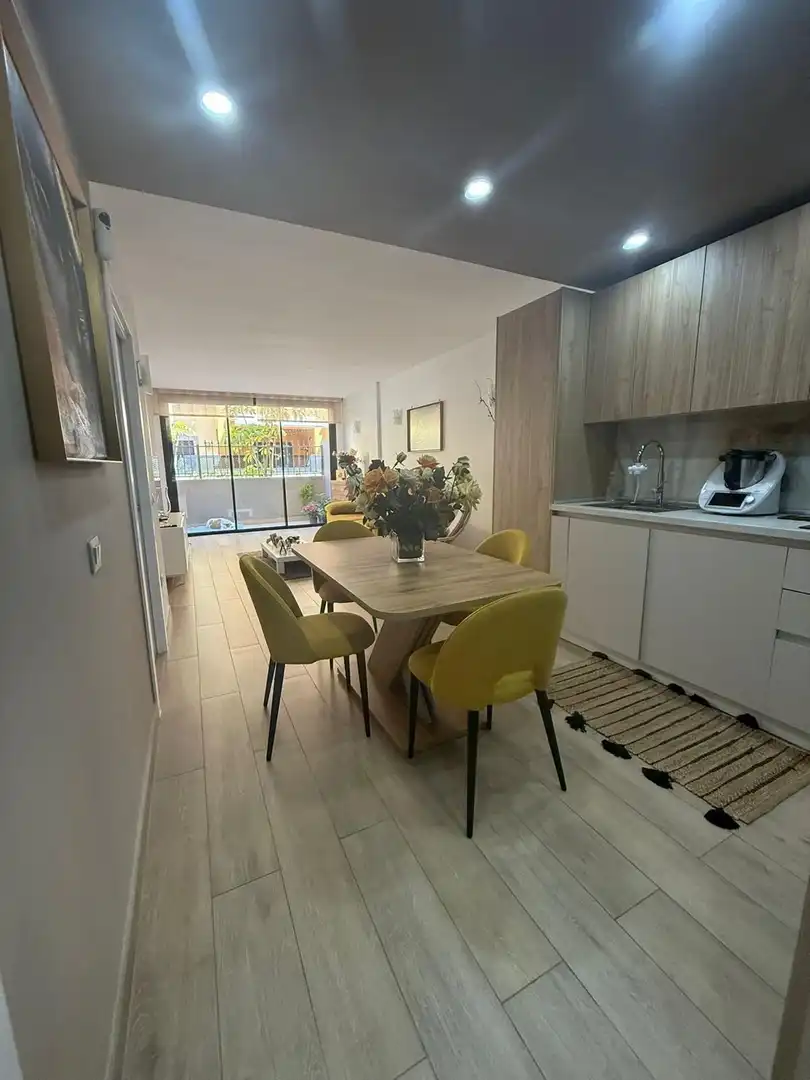 Menjador de Apartament en venda en Adeje amb Moblat i Piscina comunitària