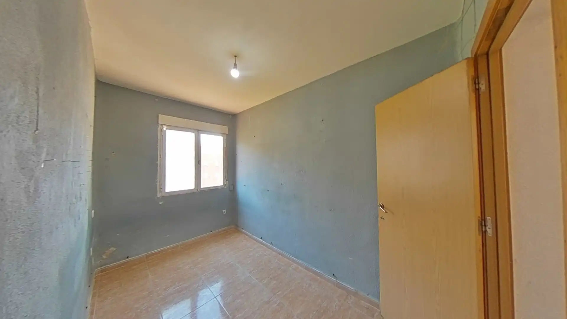 Habitación de Piso en venta en Madrid con Balcón