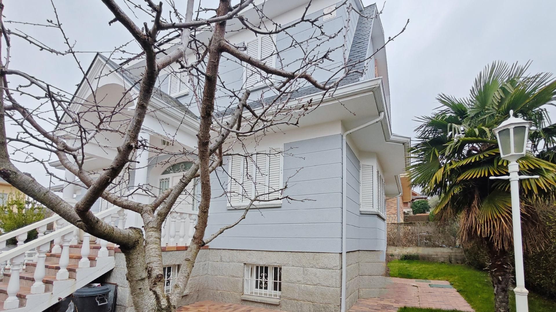 Vista exterior de Casa o xalet en venda en Guadarrama amb Calefacció, Jardí privat i Terrassa