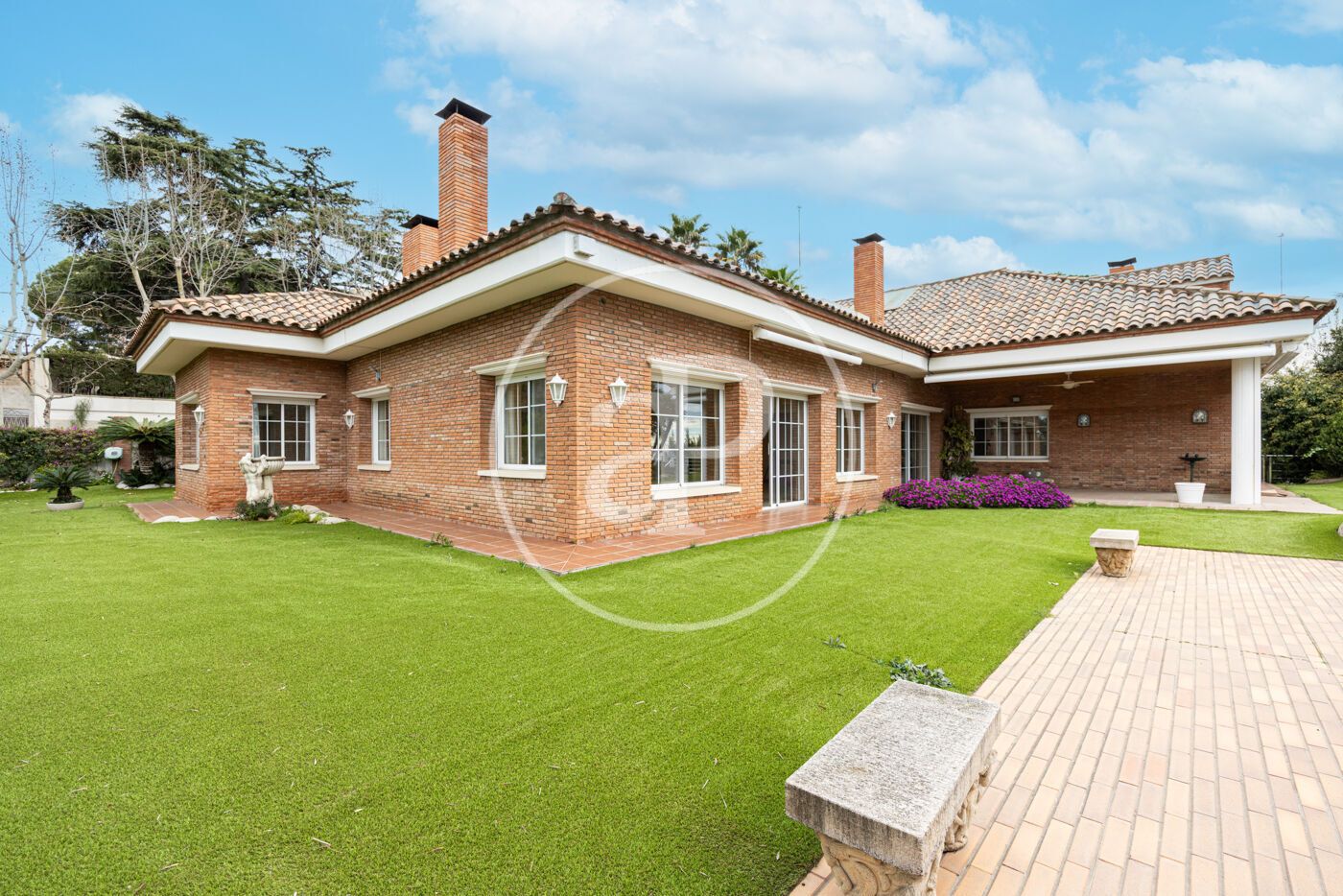 Jardí de Casa o xalet en venda en Tiana amb Aire condicionat, Calefacció i Jardí privat