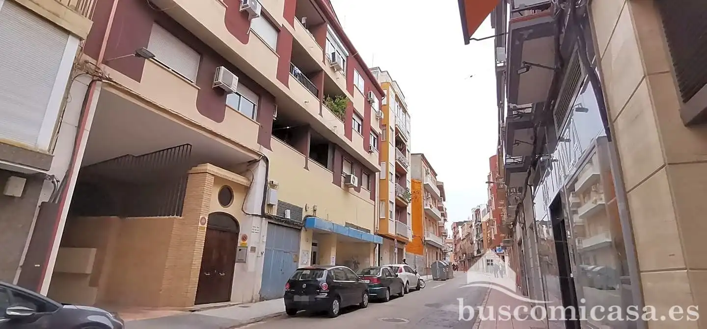 Vista exterior de Pis en venda en Linares amb Aire condicionat, Calefacció i Balcó