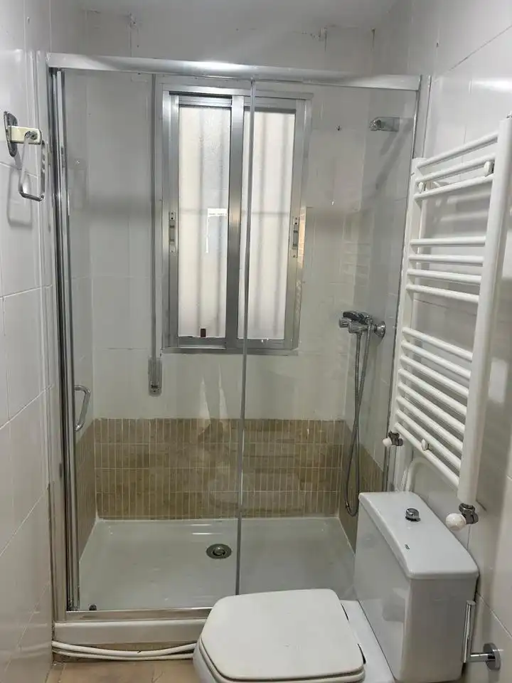 Baño de Piso de alquiler en Madrid con Calefacción, Amueblado y Se aceptan mascotas