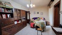 Sala d'estar de Pis en venda en  Madrid Capital amb Calefacció, Terrassa i Balcó
