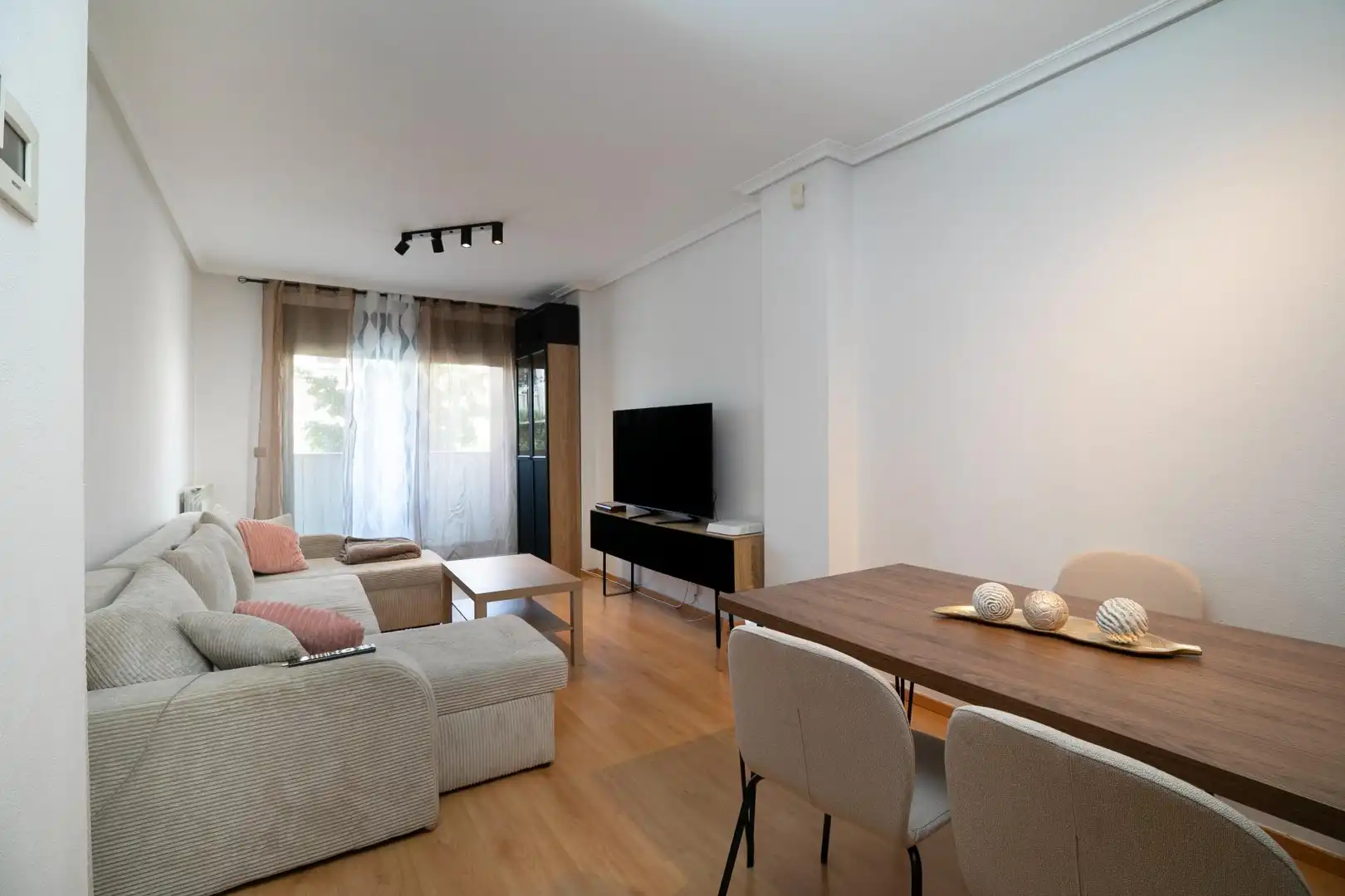 Wohnzimmer von Wohnung zum Verkauf in Huesca mit Klimaanlage, Heizung und Privatgarten