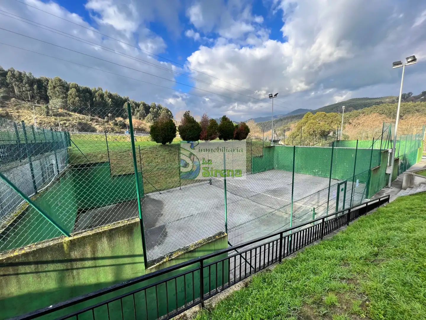 Parkplatz von Wohnung zum Verkauf in Castro-Urdiales mit Heizung, Privatgarten und Terrasse