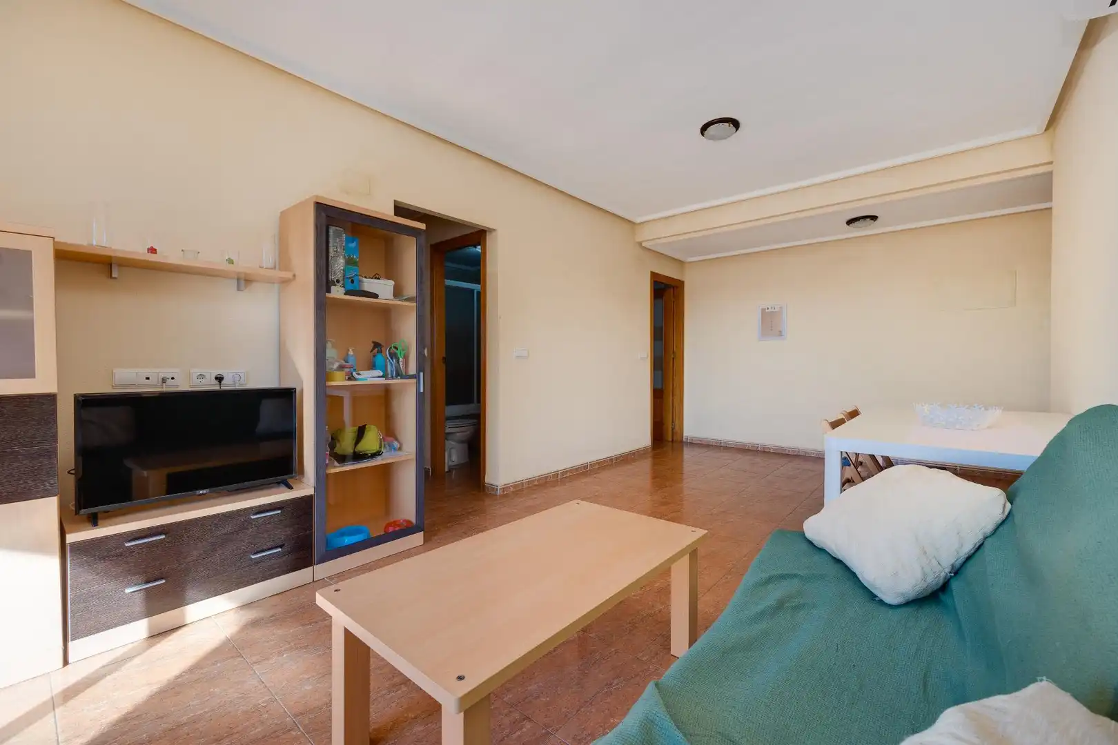 Habitación de Apartamento en venta en Torrevieja con Terraza, Amueblado y Piscina comunitaria