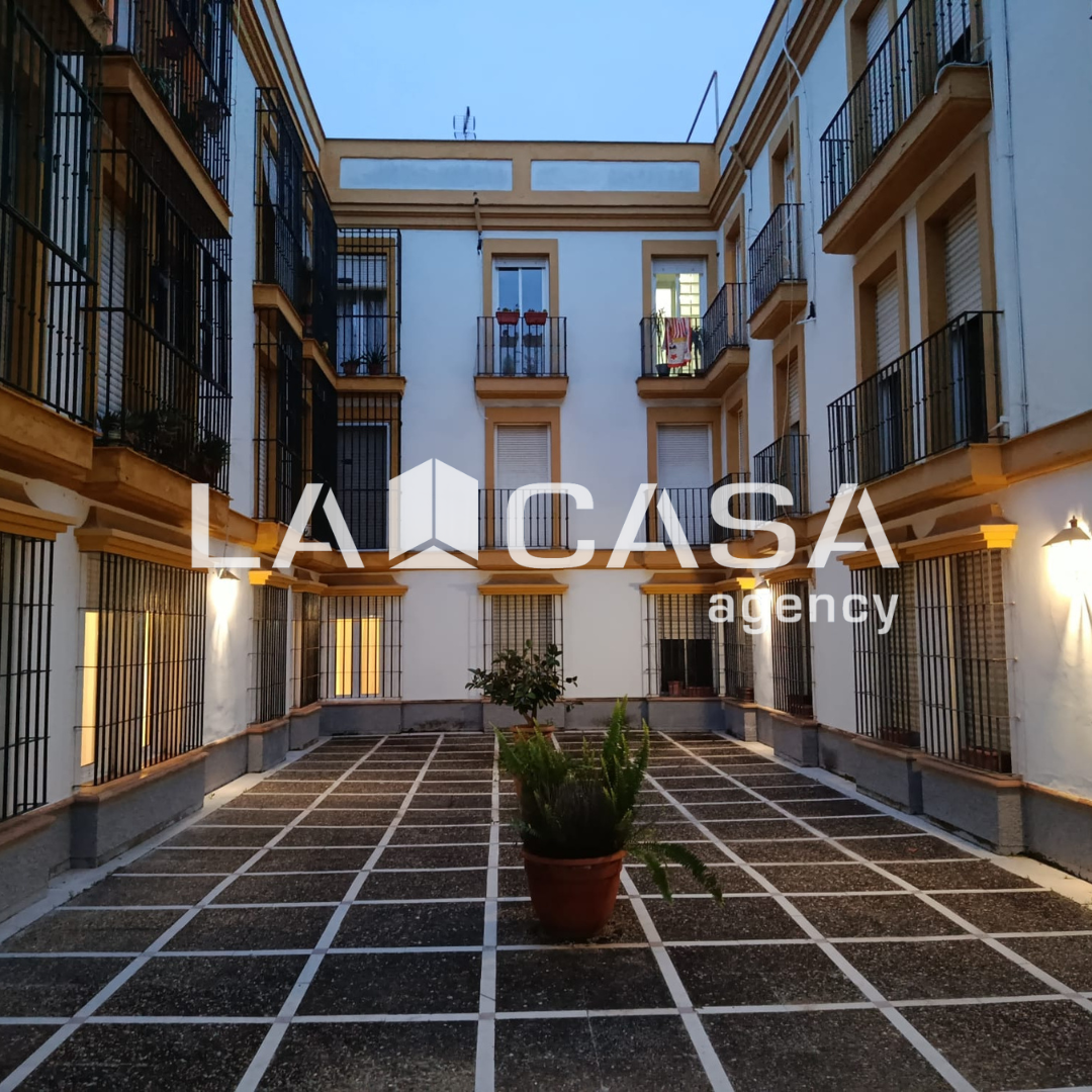 Exterior view of Flat for sale in  Sevilla Capital