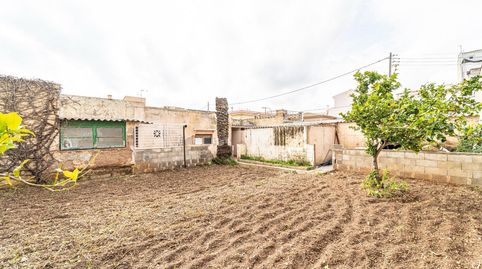 Solar de 466m2 con dos plantas bajas de techo libre