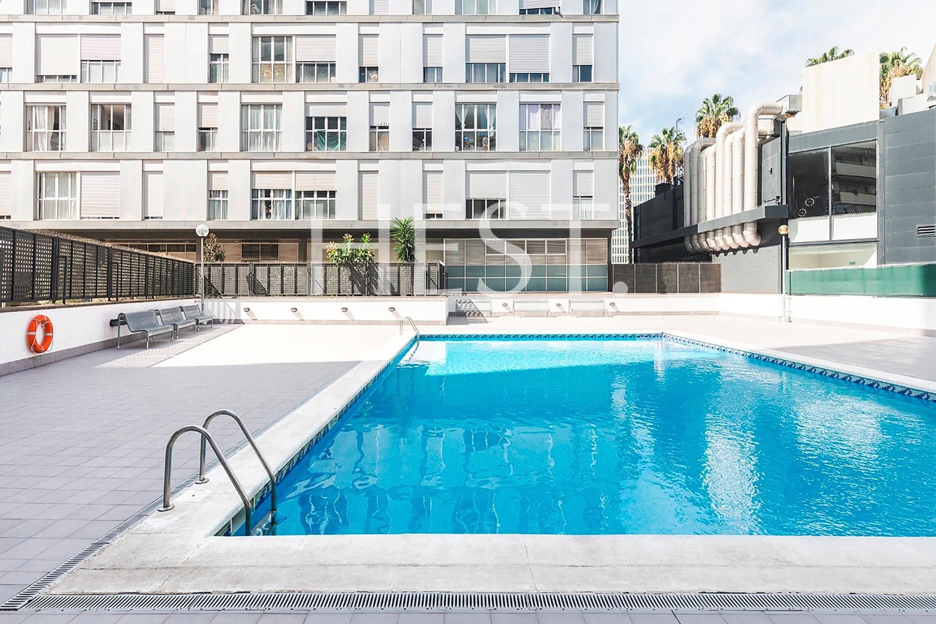 Piscina de Pis en venda en  Barcelona Capital amb Aire condicionat, Calefacció i Parquet
