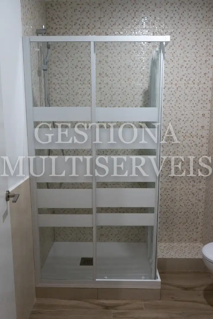 Habitación de Local en venta en Sant Boi de Llobregat con Alarma