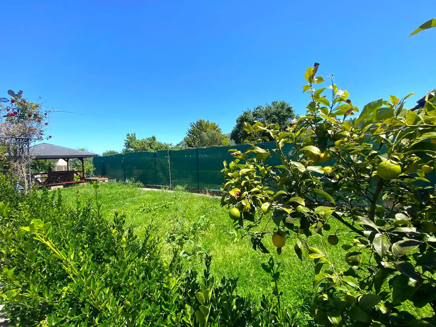 Einfamilien-Reihenhaus zum Verkauf in Castro-Urdiales mit Heizung, Privatgarten und Parkett