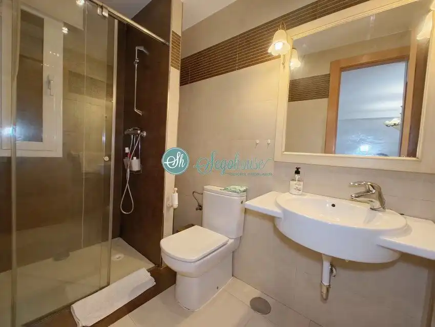 Baño de Piso en venta en Segovia con Aire acondicionado, Calefacción y Trastero