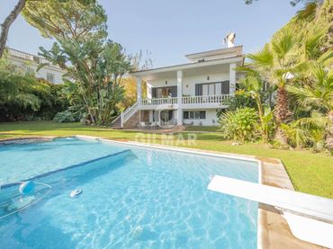 Xalet amb piscina en venda a Oromana