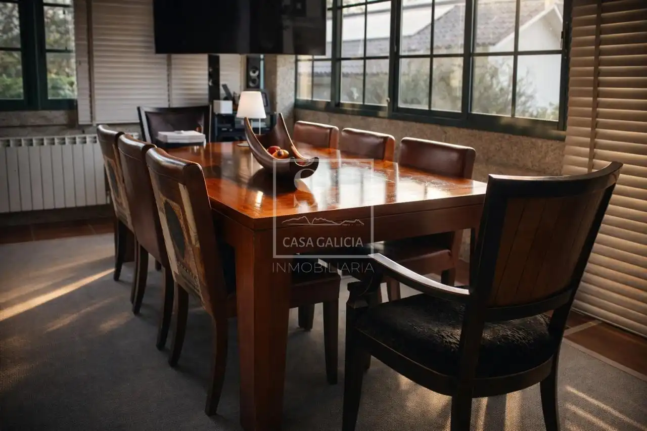 Comedor de Casa o chalet en venta en Vigo  con Calefacción, Jardín privado y Parquet