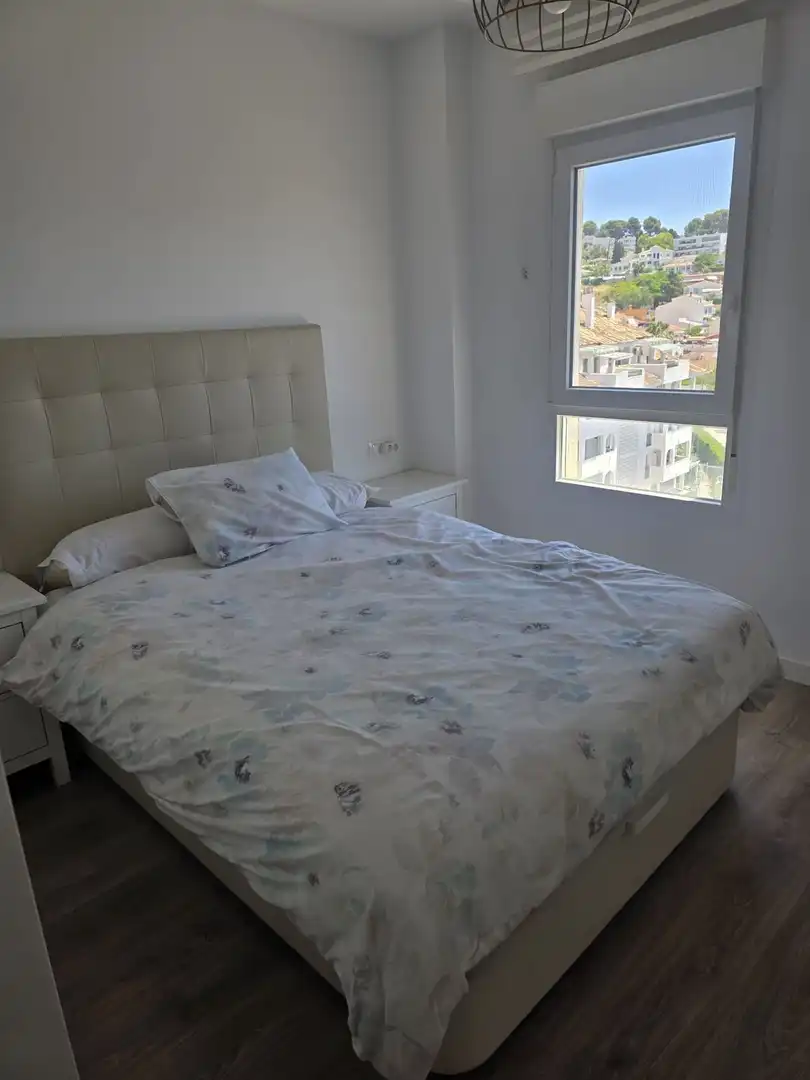 Dormitori de Apartament en venda en Marbella amb Aire condicionat i Piscina comunitària