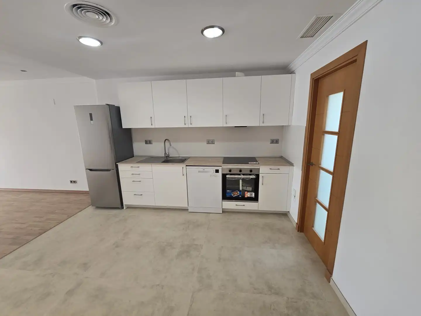 Cocina de Apartamento de alquiler en Marbella con Aire acondicionado, Calefacción y Parquet