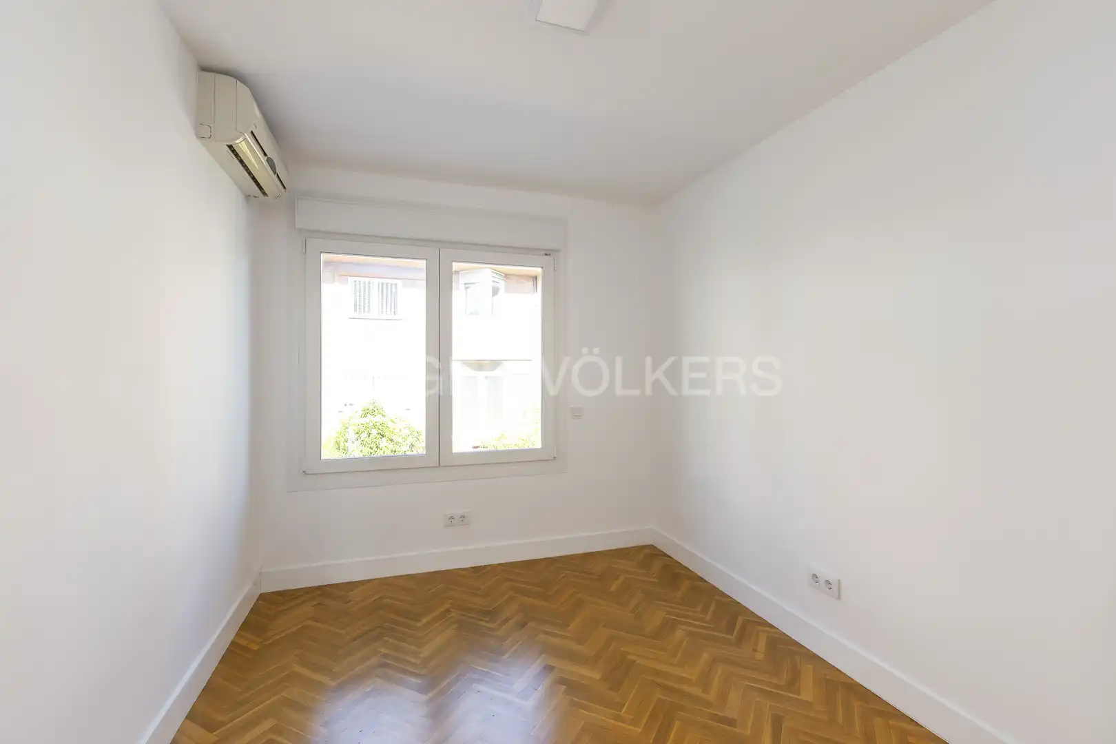 Bedroom of Houses for sale in Pozuelo de Alarcón  with Air Conditioner, Heating and Swimming Pool