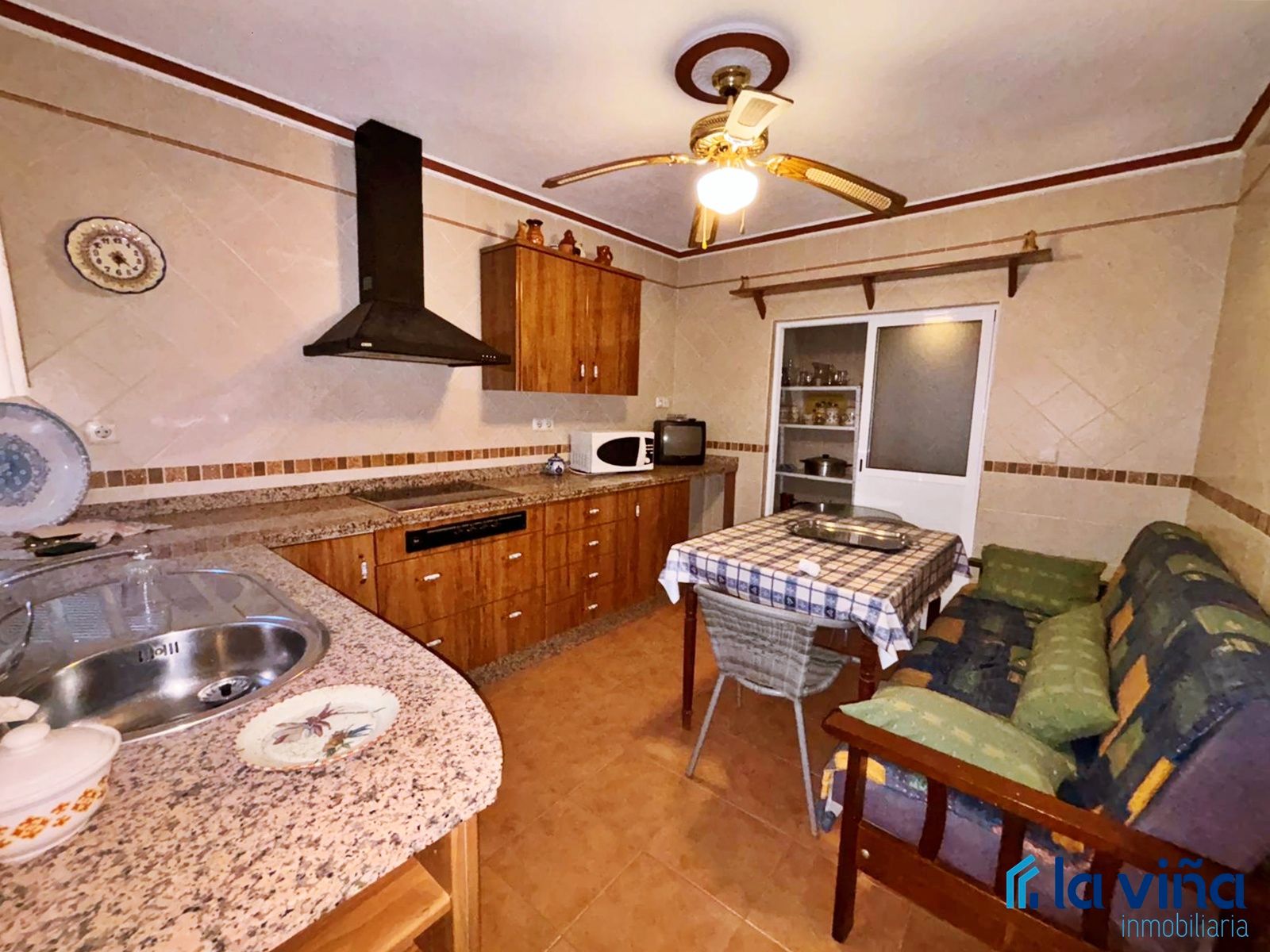 Kitchen of Single-family semi-detached for sale in Encinas Reales  with Air Conditioner, Terrace and Storage room