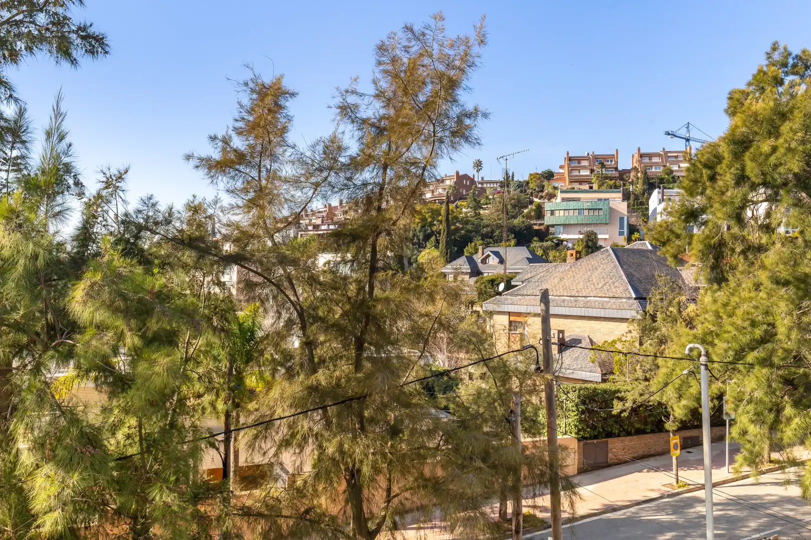 Vista exterior de Casa o xalet en venda en Esplugues de Llobregat amb Aire condicionat, Calefacció i Terrassa
