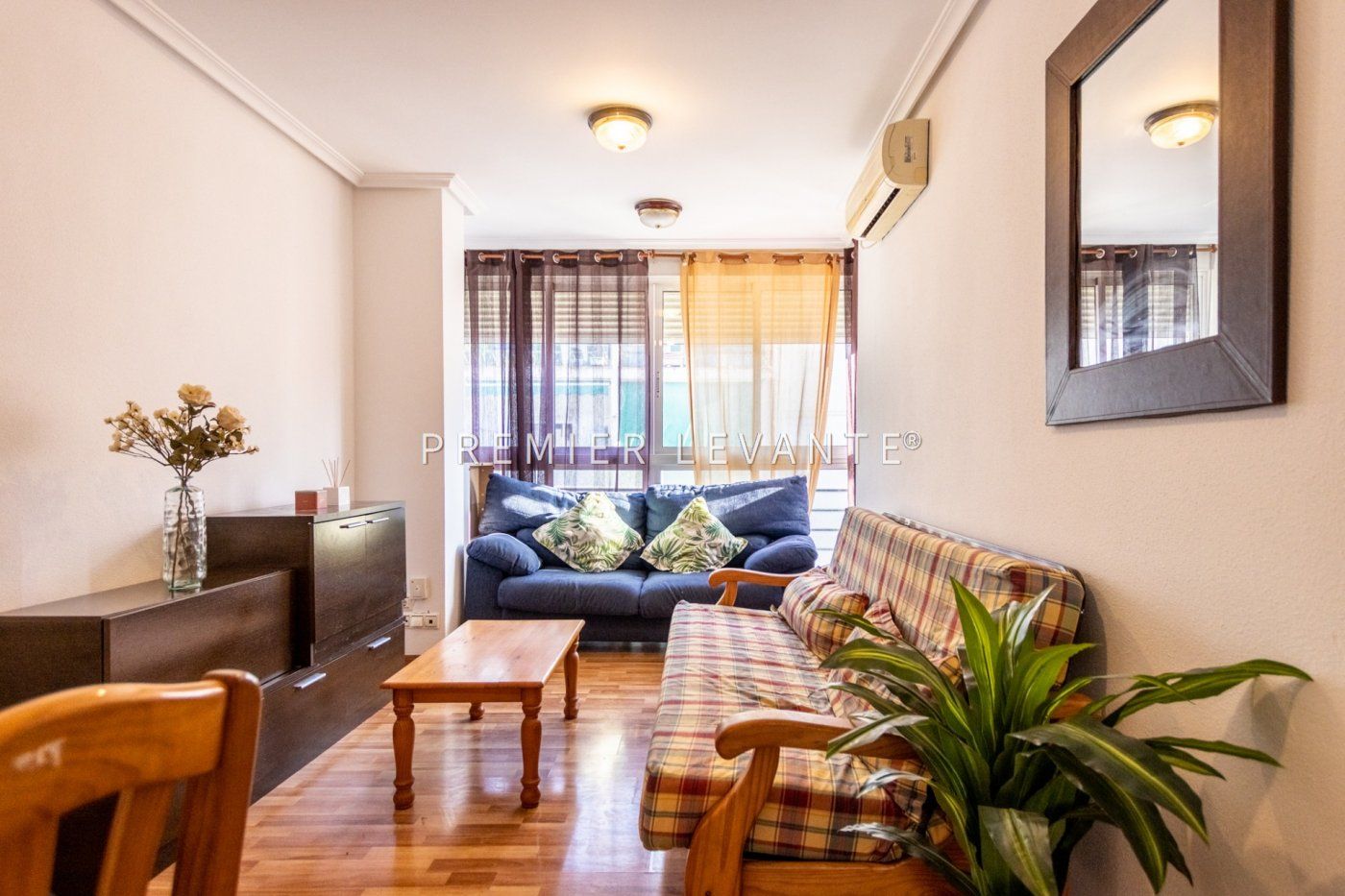 Sala d'estar de Pis de lloguer en Alicante / Alacant amb Aire condicionat i Calefacció