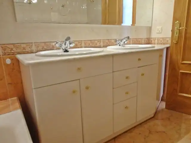 Baño de Casa adosada en venta en Hontoria del Pinar con Calefacción, Terraza y Trastero