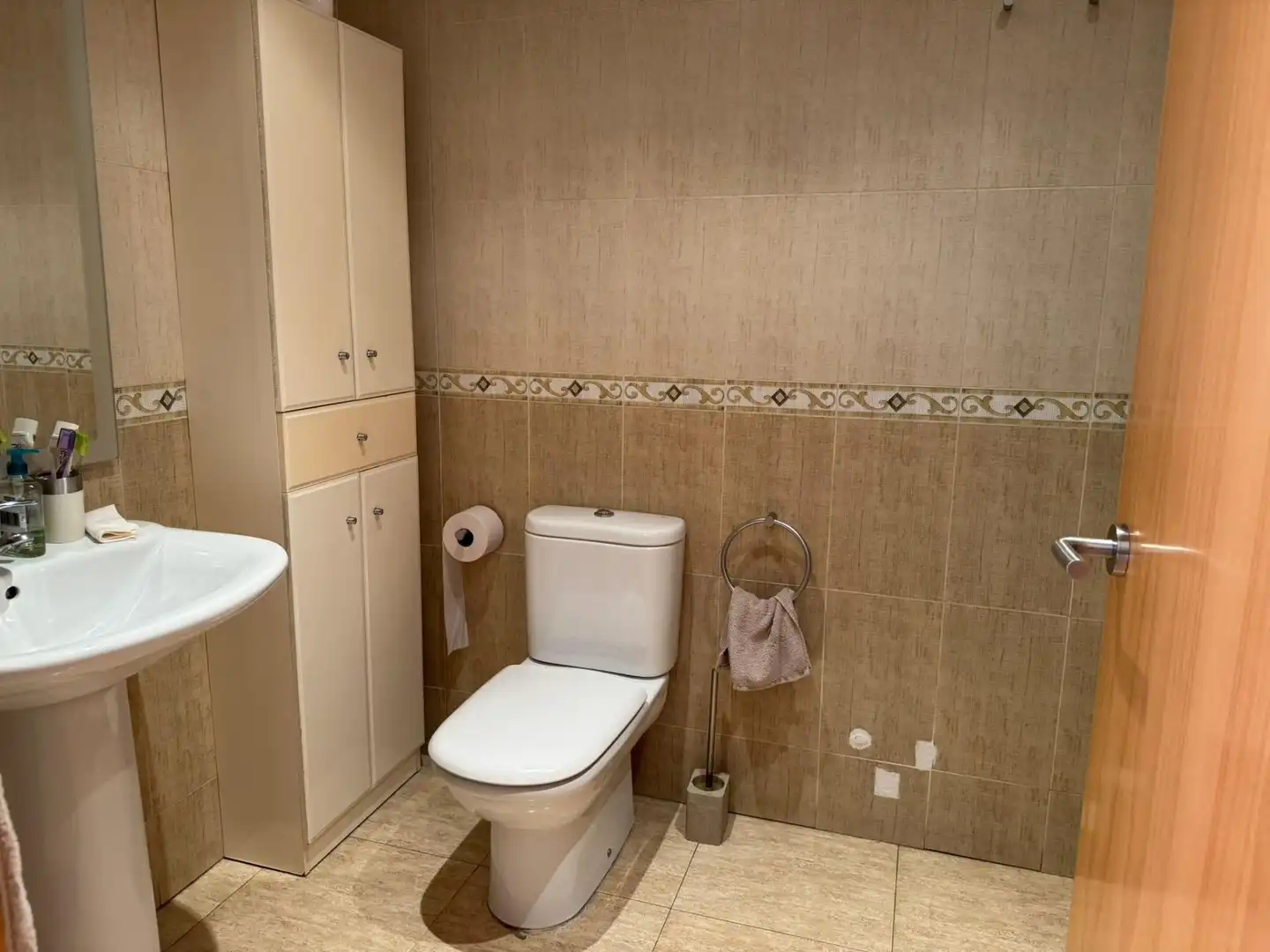 Bathroom of Flat for sale in Figueres