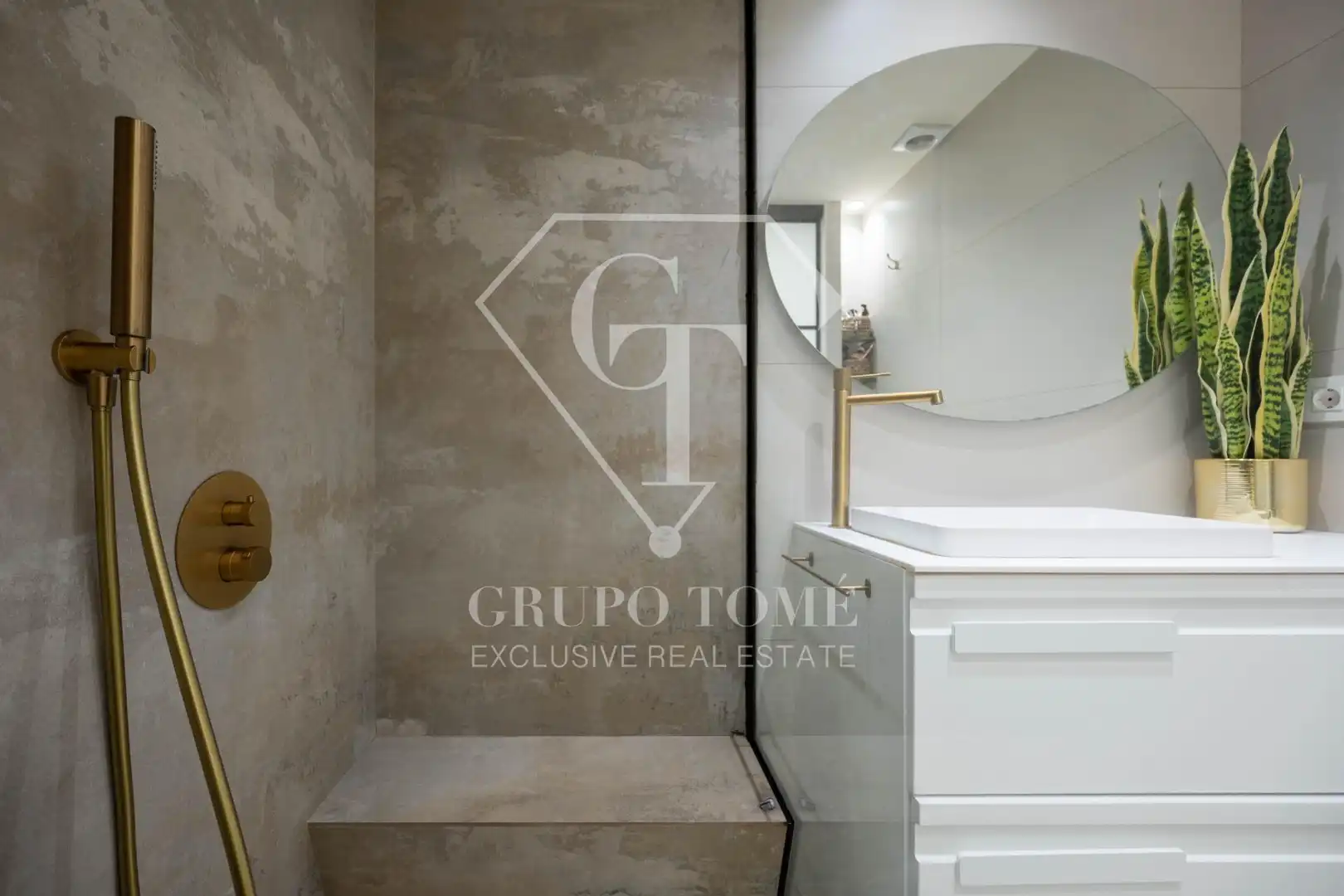 Baño de Piso en venta en Donostia - San Sebastián  con Calefacción y Balcón