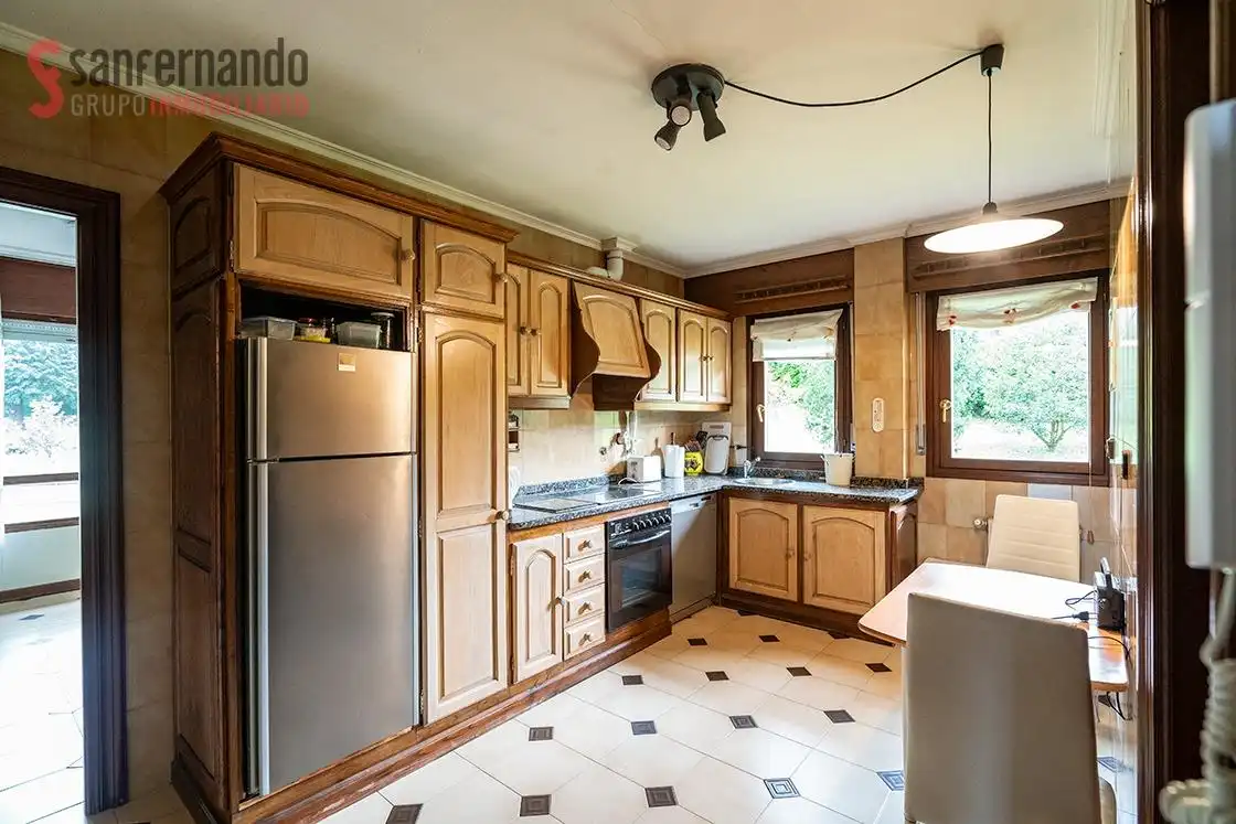 Cocina de Casa o chalet en venta en Torrelavega  con Calefacción, Jardín privado y Terraza