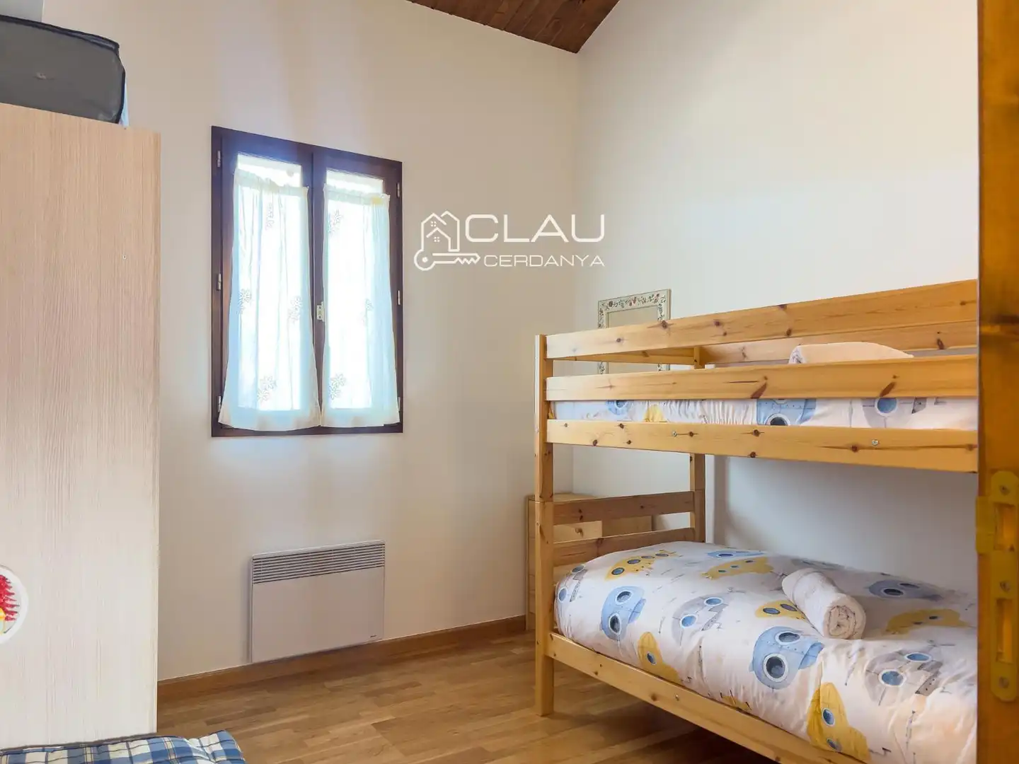 Bedroom of Detached homes for rent in Osséja  with Heating, Private garden and Parquet flooring
