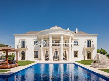 Casa amb piscina en venda a Urb. Hacienda las Chapas