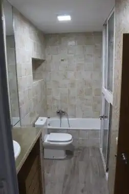 Bany de Casa o xalet en venda en Alicante / Alacant amb Aire condicionat, Terrassa i Balcó