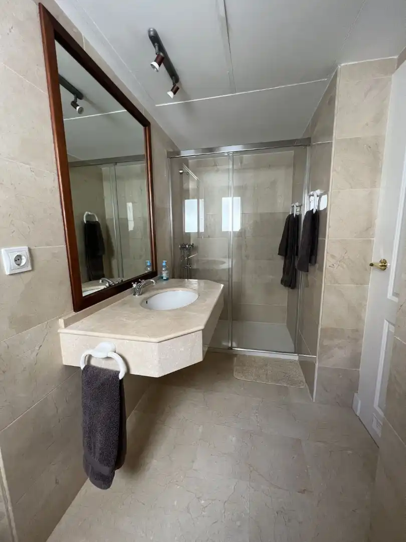Baño de Piso en venta en Marbella con Terraza, Trastero y Amueblado