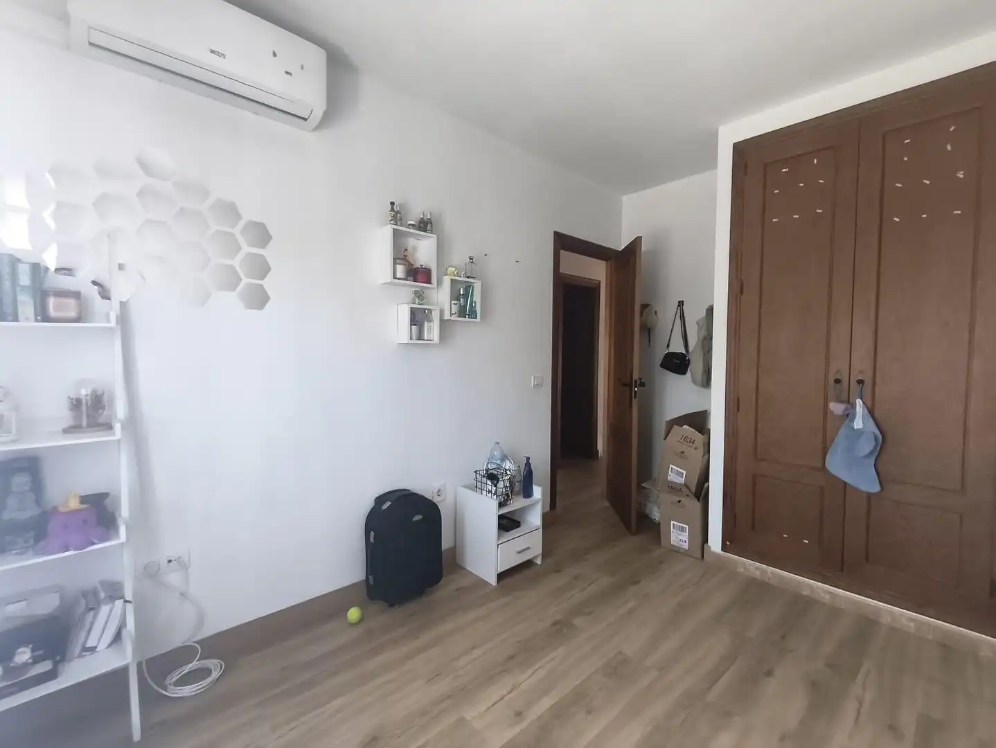 Bedroom of Detached homes for sale in La Línea de la Concepción  with Air Conditioner, Private garden and Balcony