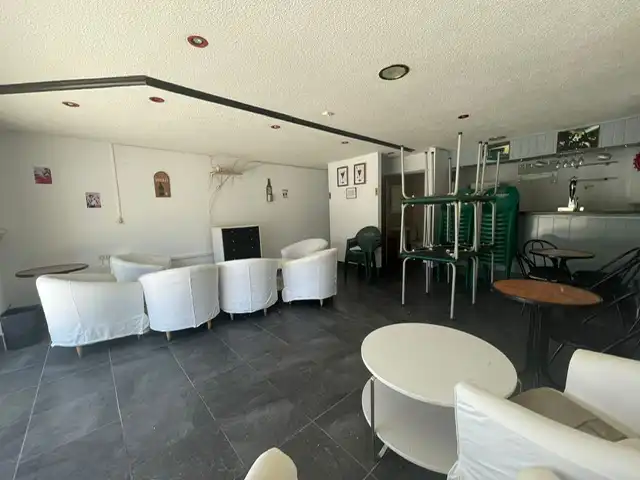 Commercial properties for sale in Avinguda de l'Amerador, Pueblo Español - Coveta Fumá