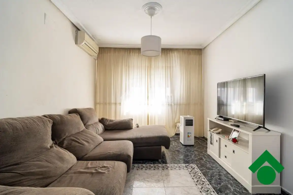 Sala d'estar de Casa adosada en venda en Pinos Puente