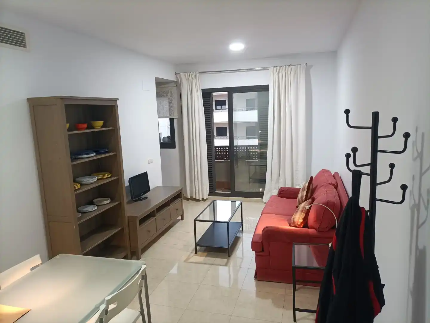 Sala d'estar de Apartament en venda en El Puerto de Santa María amb Aire condicionat, Jardí privat i Piscina