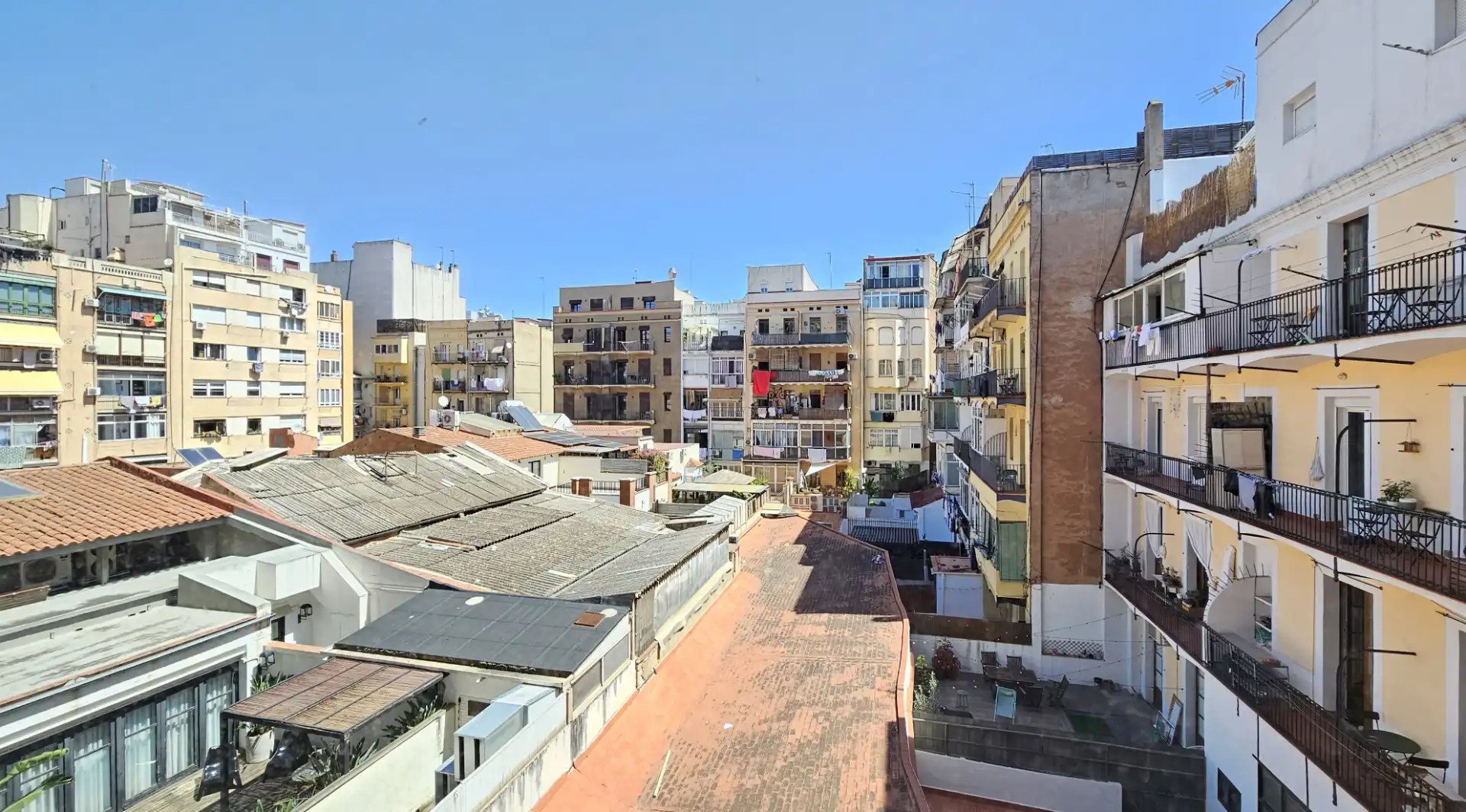Außenansicht von Büro zur Miete in Barcelona mit Klimaanlage, Heizung und Internet