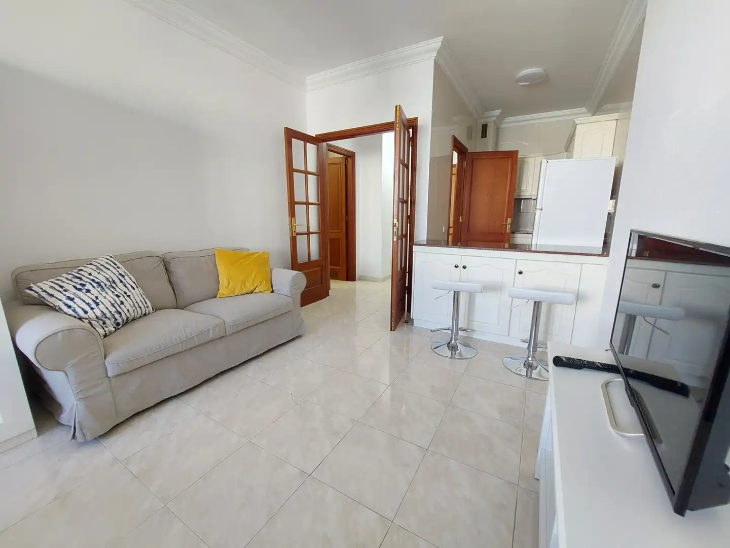 Sala d'estar de Estudi de lloguer en Las Palmas de Gran Canaria amb Moblat, Forn i Rentadora