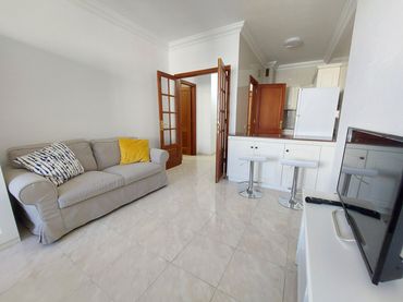 Estudio con ascensor en alquiler en Calle Reyes Católicos