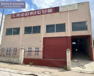 Vista exterior de Nau industrial en venda en Lucena